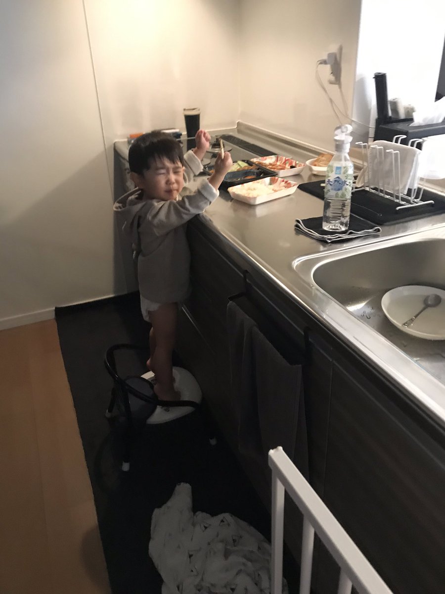 mksn0418's tweet photo. 静かやな〜思って見に行ったら
ウマっウマっ😋言うて食べてはったw https://t.co/fzubmiQAMo