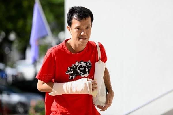 ทุกคน! เรื่องคุณเอกชัยต้องไม่เงียบนะ เขาต่อสู้คนเดียวมามากแล้ว เขาโดน ม.110 โทษมันหนักถึงจำคุกตลอดชีวิตเลย ช่วยกันดันแท็ก #saveเอกชัย หน่อยนะคะ #ปล่อยเพื่อนเรา #ม็อบ22ตุลา