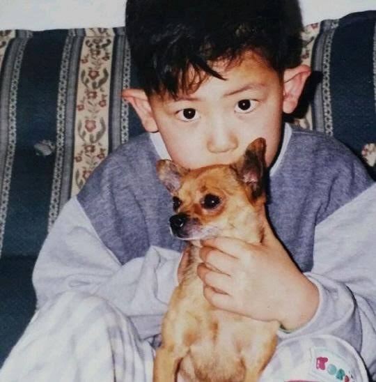  #CHANYEOL - The puppy lifesaver  [a thread]Most of you probably saw  #찬열's posts about his ferret, Ddori. But he actually wrote other things aside from those in the cafe. Back in 2004, he told 2 stories of how he saved the life of a puppy. Let me share them with you 