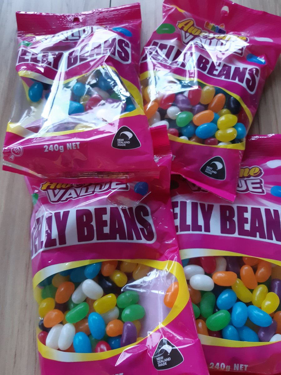 Resources ready for lesson tomorrow linking number of jelly beans in the jar and tiny houses 🤔 <a href="/CarolynAGreen/">Carolyn Green</a> <a href="/RollestonCol/">Rolleston College</a>
