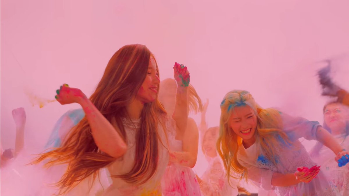 So yknow how this mv p much shows the girls going back in time? I think this scene here represents them recreating the loonaverse(?).