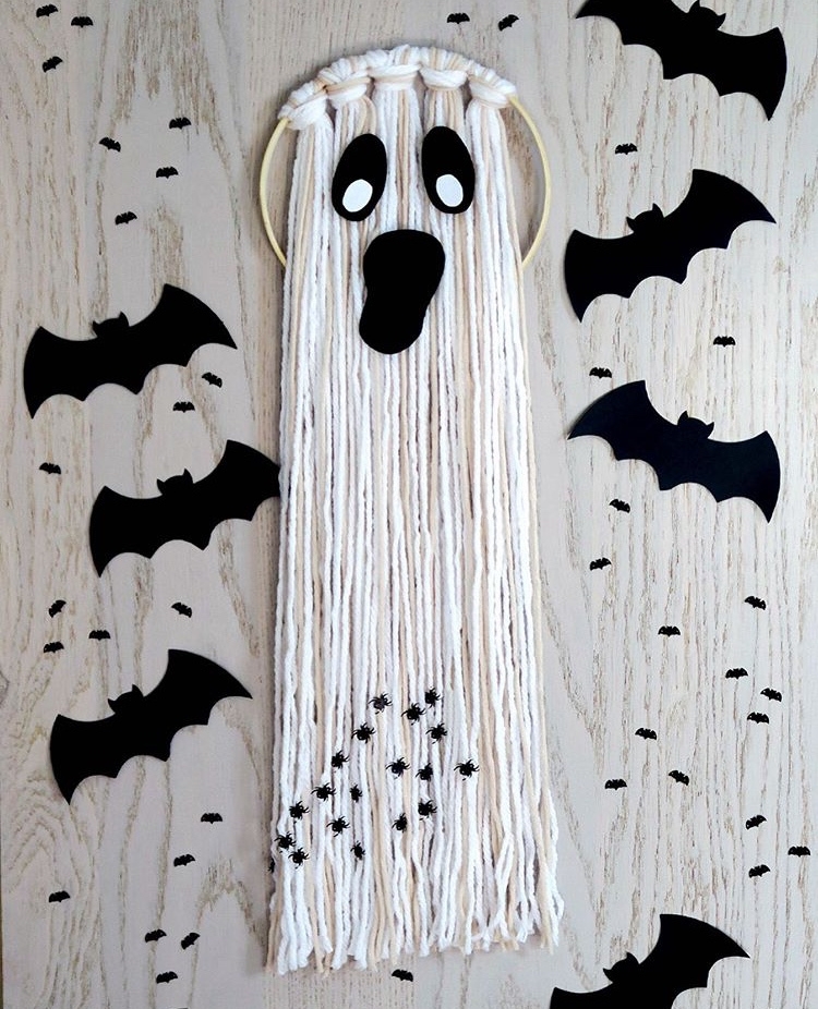 BUHHHH!! 👻👻

Este fantasma tan original está hecho con un bastidor y lanas ¡es facilísimo!

handbox.es/?s=halloween

#halloween #halloweencrafts #manualidades #ghost #manualidadeshalloween ⁠ #yosoydehandbox 
#handbox ⁠#celebratingcraft⁠ #handboxcelebrates⁠