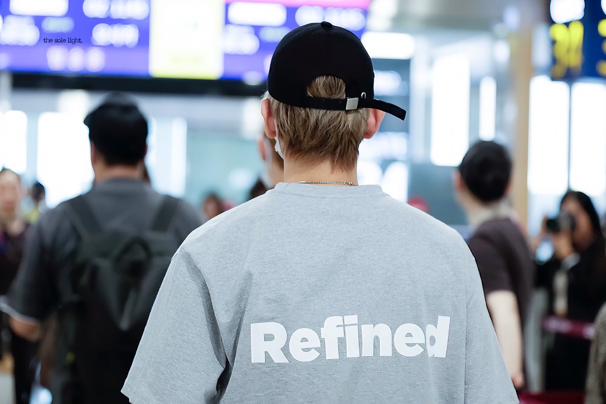 solelight56's tweet photo. 작은 얼굴에 그렇지 못한 어깨와 등,,
#백현 #baekhyun https://t.co/3OZ0Oi8oKG