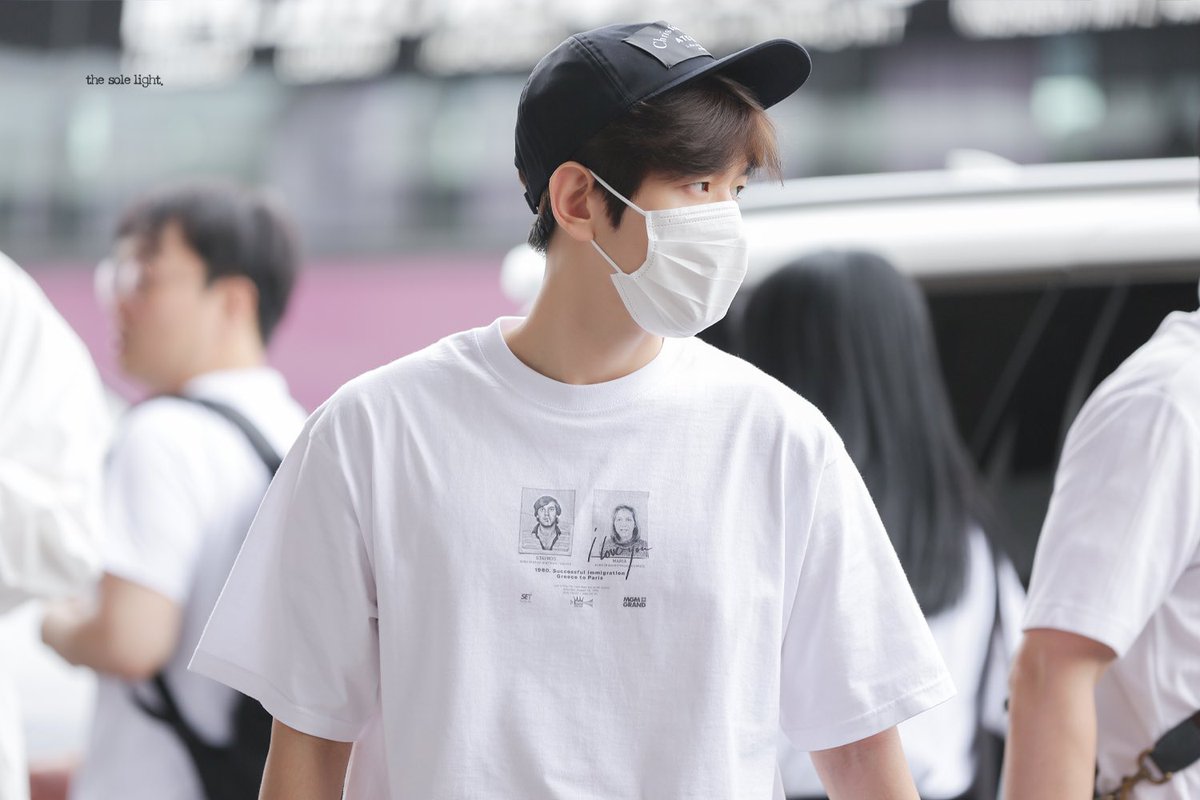solelight56's tweet photo. 작은 얼굴에 그렇지 못한 어깨와 등,,
#백현 #baekhyun https://t.co/3OZ0Oi8oKG