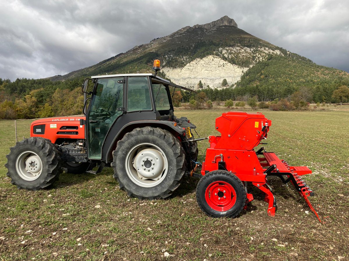 ✅Esta semana hemos puesto en marcha la sembradora mecánica SD-3115 de 2,5 metros. 
👉🏼Siembra de cebada, con nuestro distribuidor #BLS Agri. 
📌En Vergons, #Francia.
