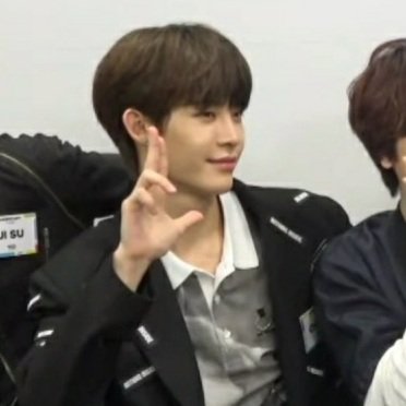 Chan just one finger less would have made it perfect---