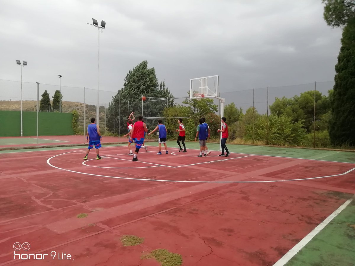 jalvarezdo's tweet photo. Todo listo con ilusión y cuidado. Al aire libre como en los viejos tiempos. Pero con nuevas ganas y un grupo espectacular.
#juniorLFV
#experienciabasket.
#megustaloquehago https://t.co/hD9yaQa3yC