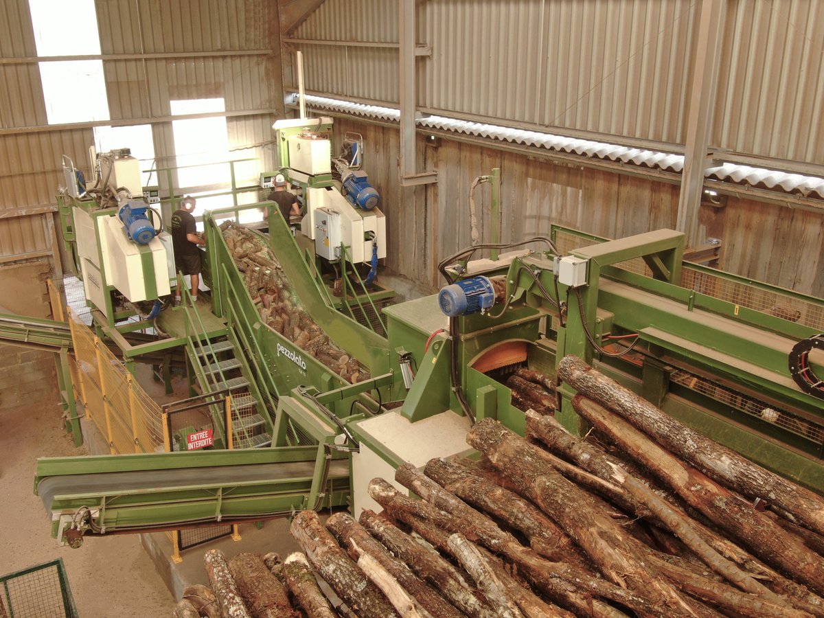PEZZOLATO_SPA's tweet photo. TLA 13 #Pezzolato #firewoodprocessor: high production equipment for processing big logs (510 mm) and bundles
Combiné circulaire TLA 13 est conçue pour le travail de produits mélangés avec différents diamètre et longueur
#boisdechauffage
#firewood
#legnadaardere
#brennholz https://t.co/FoW6iKFHJg