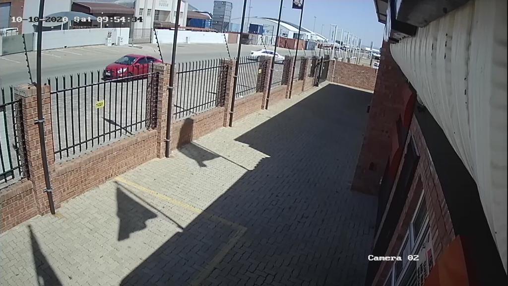 #sapsLIM Police arrest five suspects including the husband of one of the businesswomen murdered in Polokwane on 10/10. Vehicle, 2 firearms, two magazines and thirteen live rounds of ammunition were seized during the early raids. ME
saps.gov.za/newsroom/selne…