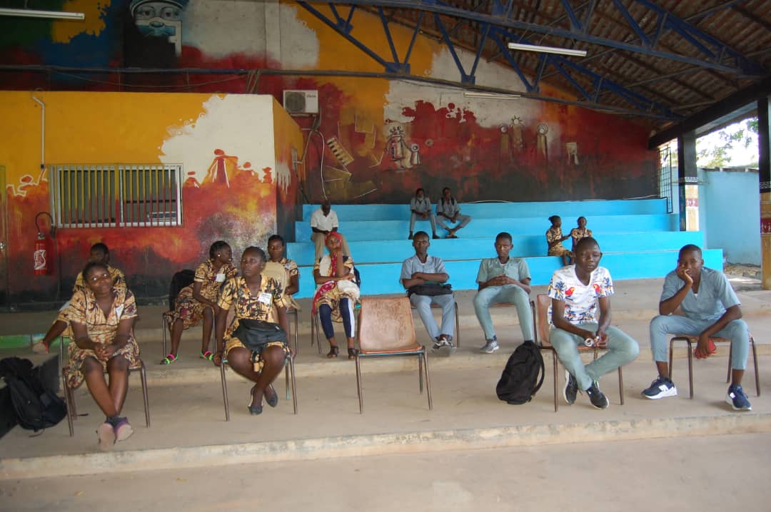 ungeant's tweet photo. @FRauCameroun #Ateliers de Slam dans les Lycées et Collèges de #Garoua avec le soutien de #AmbassadedeFranceauCameroun et en partenariat avec #AllianceFrancaisedeGaroua. https://t.co/Dyxr8JkQ6U