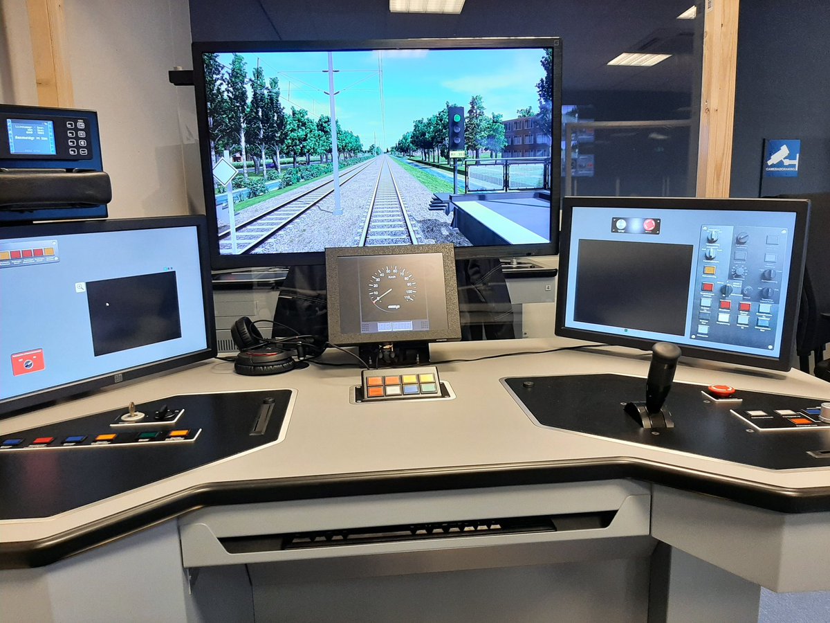 rdrietje's tweet photo. Vandaag bij #IenT (instructie en training) omtrent de nieuwe keerlocatie "Koningshof" bij Pijnacker. #retrotterdam #metro #randstadrail https://t.co/yezlYHE5PX