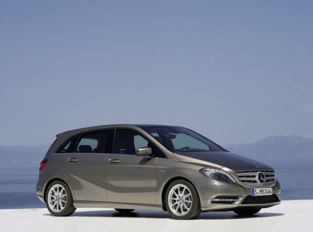 Mercedes-Benz намерен повысить рентабельность компактных моделей
Компания Mercedes-Benz за последние годы существенно расширила модельный ряд, однако теперь глава марки отметил, что компактных автомобилей в нем, возможно, больше чем нужно.
autostat.ru/news/46040/