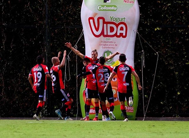 🇨🇴 Cúcuta Deportivo dio un batacazo en la tercera fase de la Copa BetPlay al derrotar 2-1, en condición de visitante, a La Equidad en el estadio Metropolitano de Techo... #BetPlay #Copa #Cúcuta #CúcutaDeportivo #Fútbol #LaEquidad https://t.co/bPYn334StJ https://t.co/ZIqoFiPEEI