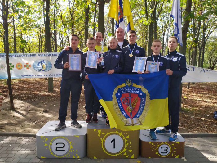 В Одесі пройшов чемпіонат ФСТ «Динамо» України з легкої атлетики (кросу) серед збірних команд закладів вищої освіти МВС. Команда ХНУВС за результатами змагань посіла ІІ загальнокомандне місце.
Детальніше: https://t.co/252u2YyncJ https://t.co/ROHY0knfvV