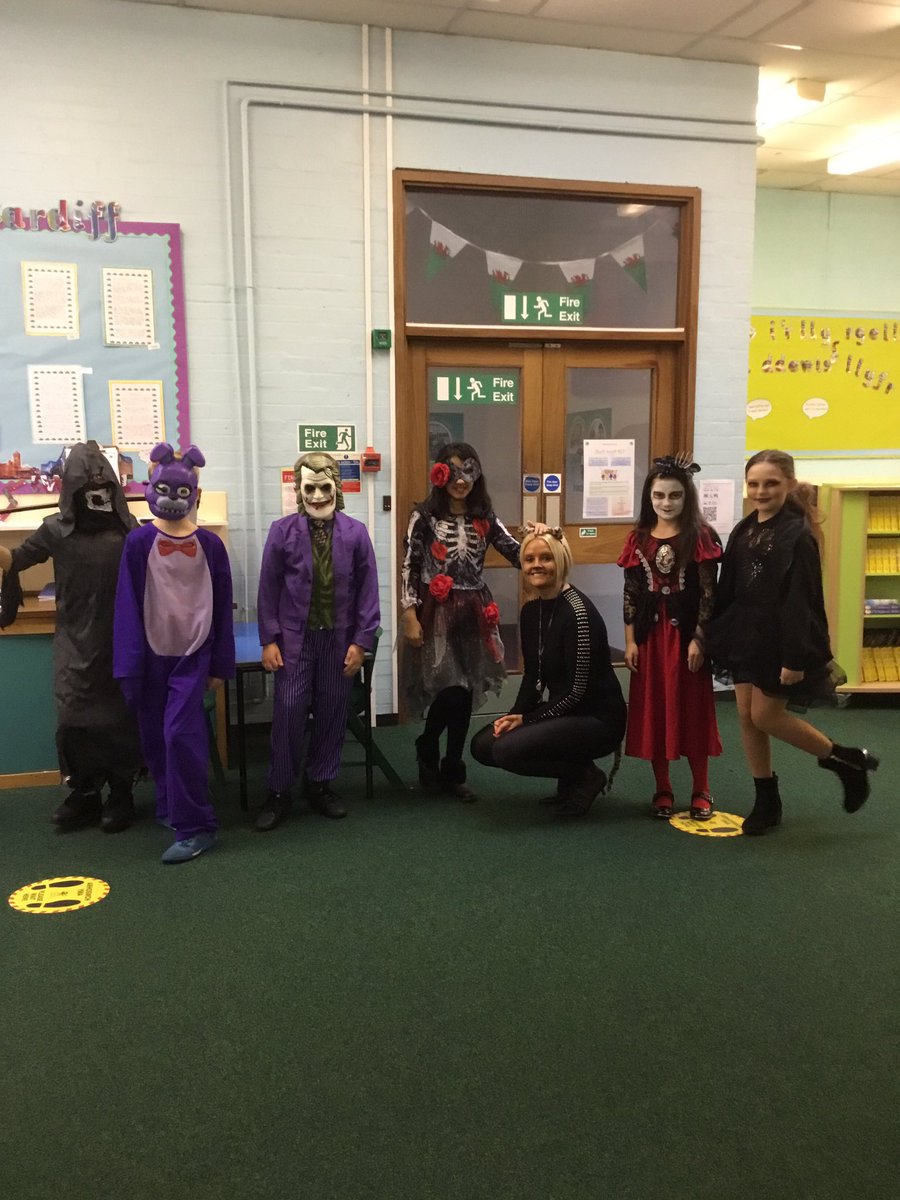 Springwood_Prm's tweet image. #springHarlech look amazing today all dressed up ready for their Halloween party.🎃💀☠️