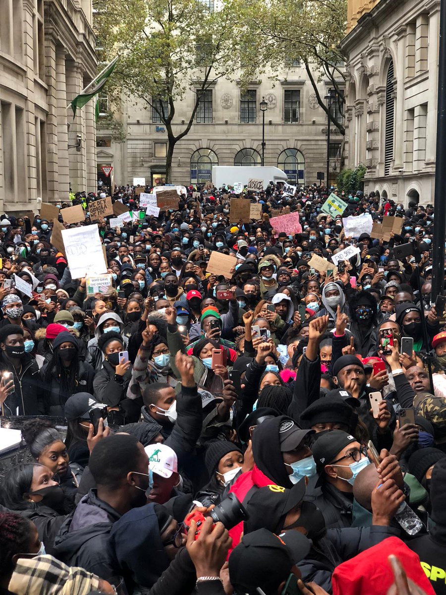 channelstv's tweet image. Nigerians in UK took to the streets in protest over the killing of #EndSARS protesters at the Lekki toll gate on Tuesday night
#Nigeria #LekkiGenocide