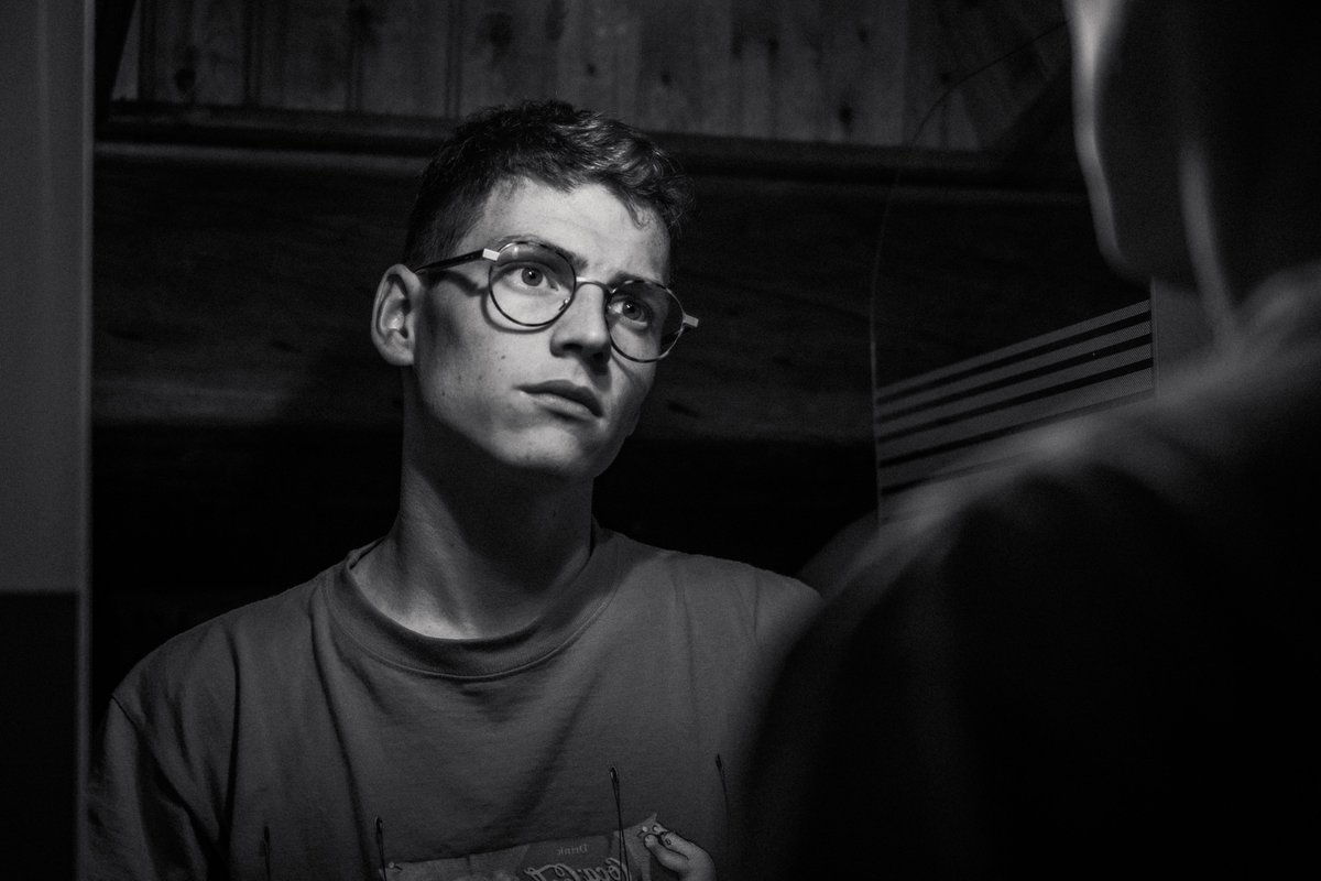 Emeric_gf's tweet photo. Autoportrait
IG : https://t.co/rT4TfOr2Zc

#jeudiphoto #portrait #devantlemiroir #noiretblanc #tendance #oldvibe #aesthetic https://t.co/8YTzyGMcFy