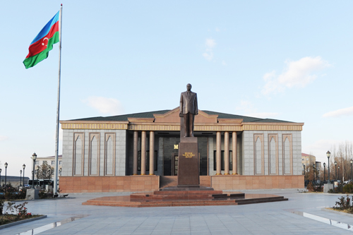 Today,  #Nakhchivan tries to attract tourists, mostly from  #Iran. It's main "attractions" are:1. Heydar Aliyev museum"Newspapers, magazines, albums, and books reflecting the life and activity of national leader Heydar Aliyev"