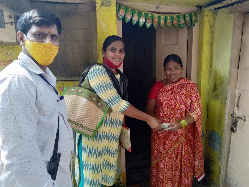 WCDhyderabad's tweet photo. #HyderabadRains #HyderabadFloods #ICDS Supervisiors attended #CM Relief Fund distribution at flood effected areas @Hyderabad.

@TelanganaCMO
@KTRTRS
@SatyavathiTRS
@Collector_HYD
@WCDTelangana https://t.co/gpSe172s1X