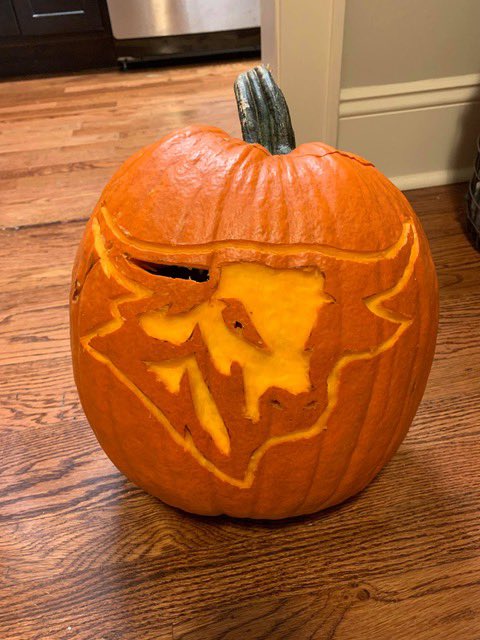 kelly__altman's tweet photo. Bring on the #MavSpirit — @UNOAlumni is hosting a Mav-A-Lantern carving contest now through Oct. 28!
 
Lemme tell ya from experience, that UNO logo is no joke to stencil on an uneven pumpkin. 😂

May the best carver win. 🎃✨

https://t.co/3yDZ0mKr2k https://t.co/OuwCTDjuz6