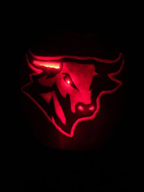kelly__altman's tweet photo. Bring on the #MavSpirit — @UNOAlumni is hosting a Mav-A-Lantern carving contest now through Oct. 28!
 
Lemme tell ya from experience, that UNO logo is no joke to stencil on an uneven pumpkin. 😂

May the best carver win. 🎃✨

https://t.co/3yDZ0mKr2k https://t.co/OuwCTDjuz6