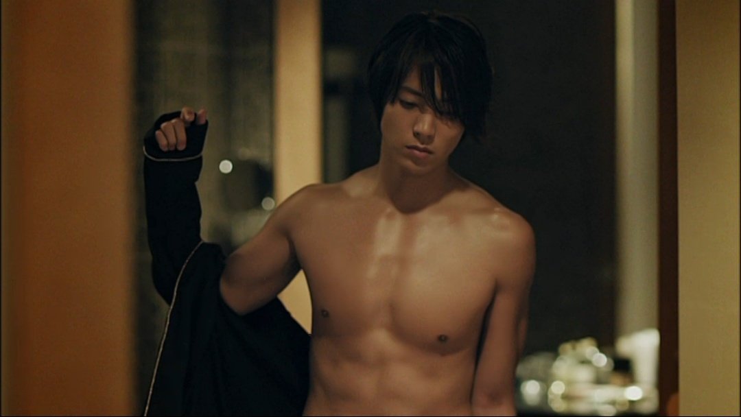 いつ何時でも脱げる体に仕上げておく 修正不要な山下智久の細マッチョボディ バスローブ Inホテル あげてけ