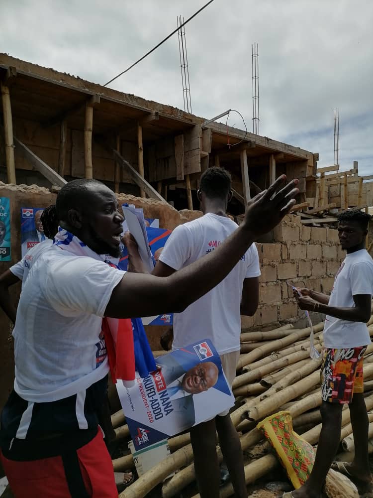 nas4_u's tweet photo. 19-10-20 Work And Happiness, This Is What We Know How To Do Best, Pasting Of Posters And Hoisting Flags Within Nasarawa-Orisco Electoral Area. We Are Working To Support Hon. Ursula Owusu And Akkufo-Addo Continue With The Good Work They Started Already.
#4More4Urusla
#4More4Nana https://t.co/pf8NaKc6vg