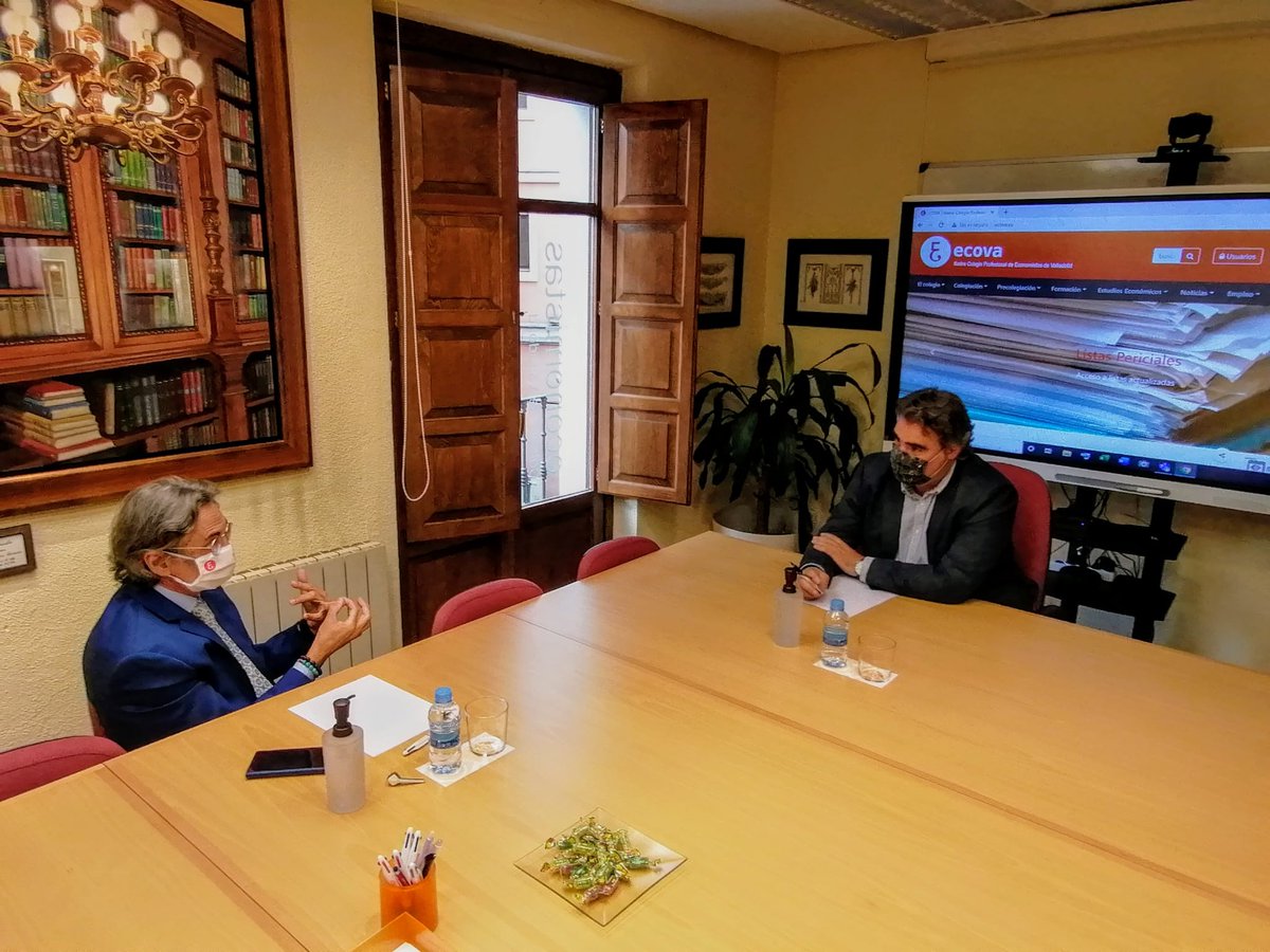 ECOnomistaVAlor's tweet photo. Hoy ha acudido al colegio de economistas @MataAjuria delegado de la @larazon_es en #castillayleón , gracias por la visita es todo un placer.
#ecovacyl https://t.co/GmwA3Pbeyr