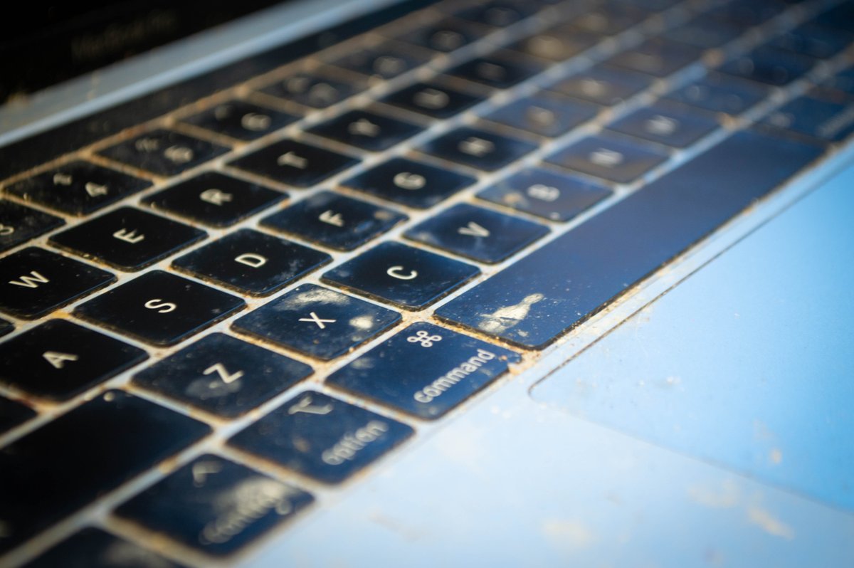 microreplay's tweet image. Yes, this is a real #MacBook that someone brought in. Yes, it is kind of gross.

And yes, we were able to repair it.

Have a computer that looks like this? 

Book a repair w/ us today: ow.ly/qefy50BZ4tY

#macbookkeyboard #apple #macbookrepair