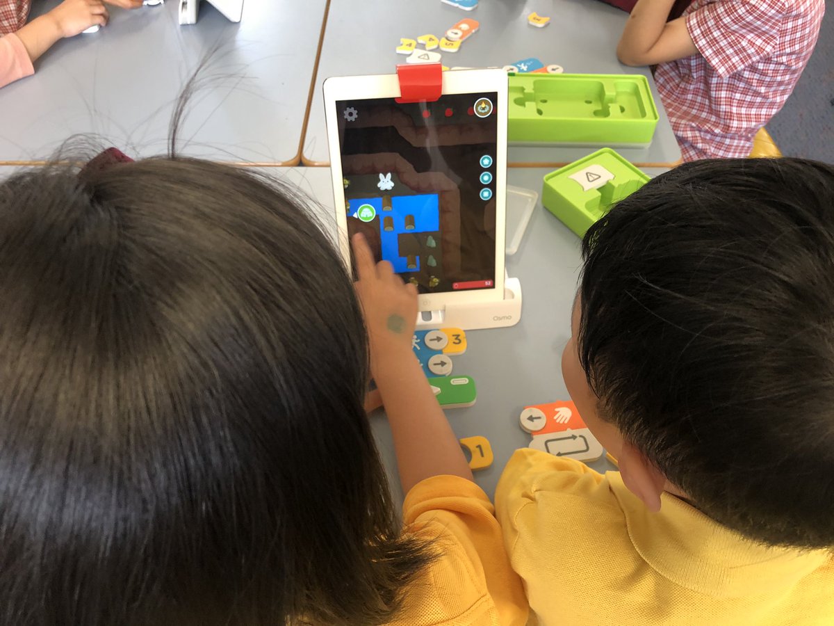 maianhlu's tweet image. 1Y are building computational thinking by coding with @PlayOsmo #codingwithawbie #digitaltechnology @LansvalePS