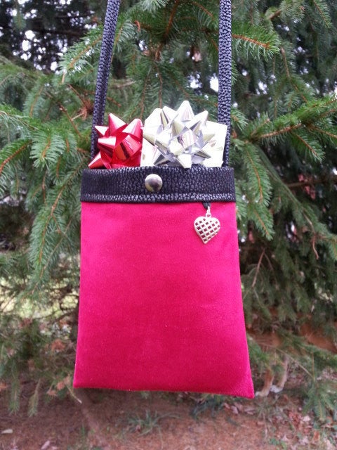 SnapDogDesigns's tweet image. Checking things off your gift list? When you support a small business, those gifts just mean more. etsy.me/2TdThVc #MakeItMeaningful #EtsyGifts
#MadeinUSA For all the dog lovers in your life, visit:
etsy.com/shop/SnapDogDe…