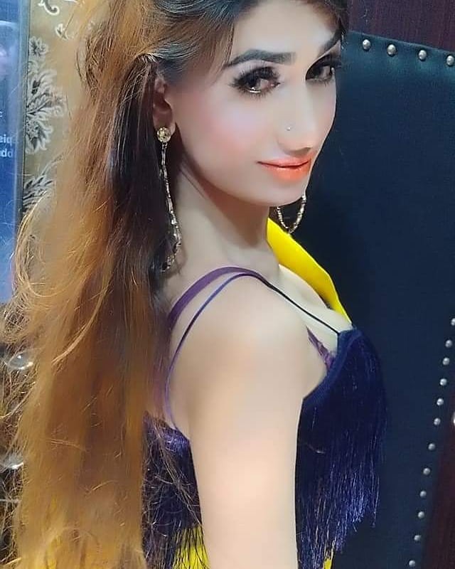 garamlarki420's tweet photo. 🔥🔥🔥🔥🔥
#hot #bold #sexy #nude #arohi #aroddha #sheeza #pakistanigirls #boldgirl #boldguriya #rough #ShemaleDubai #shemalelove #sensual
#Saree https://t.co/2rP2MfbZGb
