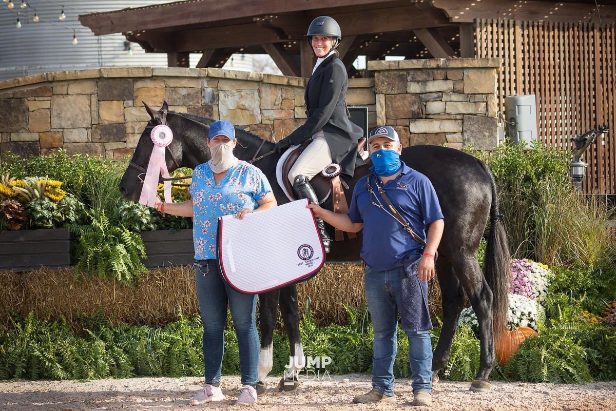 The first recipient of The Clothes Horse 2020 Best Turned Our Horse Award is A Timely Affair, ridden by Romney Velazquez and groomed to perfection by Joel Moctezuma!
📸 <a href="/jumpmediallc/">Jump Media LLC</a>