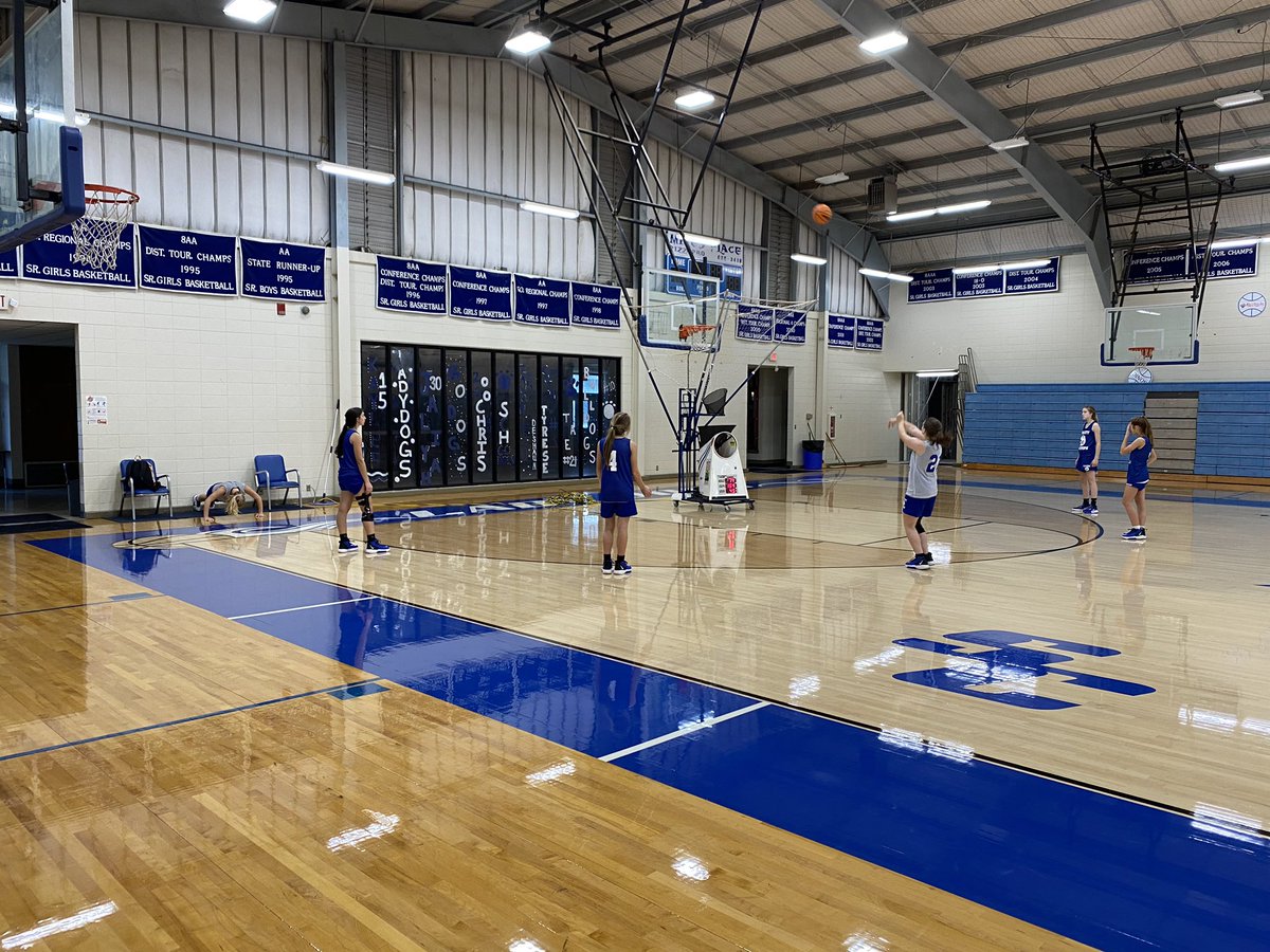 SCLadydogs's tweet photo. Good practice this morning. Keep it up Ladies! #AllintheHeart https://t.co/QiVZtMlWBk