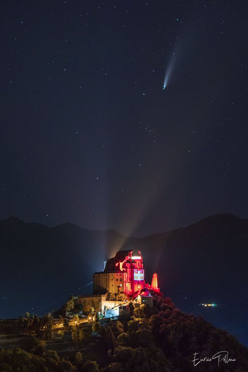 LabAlteValli's tweet photo. Questa bellissima immagine ("La Sacra illuminata dalla bandiera del Piemonte, e la cometa Neowise a farle compagnia" ☄️) ha vinto il concorso Instagram #ilpiemontechesono, indetto dal Consiglio Regionale del Piemonte per valorizzare gli angoli più… https://t.co/PSMVWhL1TO https://t.co/yQVDjCu5Ip