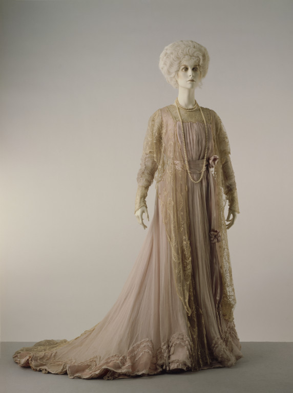 tea gown 1900