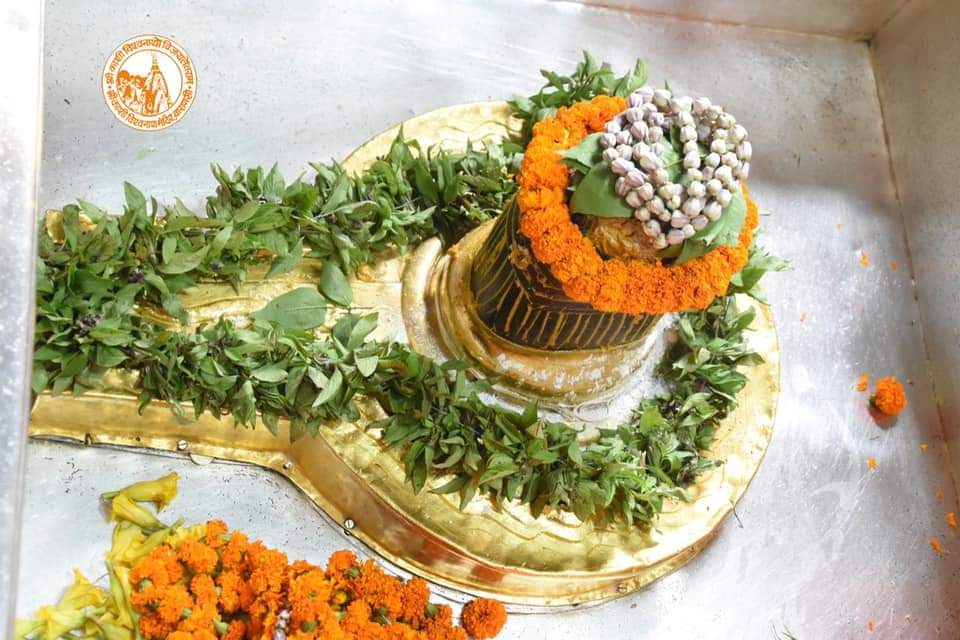 आज दिनांक 22-10-2020 गुरूवार के श्री काशी विश्वनाथ ज्योर्तिलिंग जी के मध्यान्ह भोग आरती श्रृंगार एवं जल दूग्ध अभिषेक के पावन व दिव्य दर्शन
#ShriKashiVishwanath #Shiv #Mahadev #Baba #Temple #Nyas #darshan #blessings #BhogAarti #Varanasi #Kashi #Jyotirlinga #हर_हर_महादेव📿🙏🙌 https://t.co/0pxk0Rhhq3