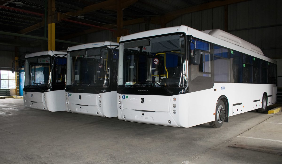 Более 40 единиц техники на природном газе получили подразделения ООО «Газпром трансгаз Сургут» в текущем году. На замену старой технике поступили седельные тягачи, самосвалы, бортовые грузовики, «вахтовки», тентованные фургоны, пассажирские автобусы bit.do/fKs9W