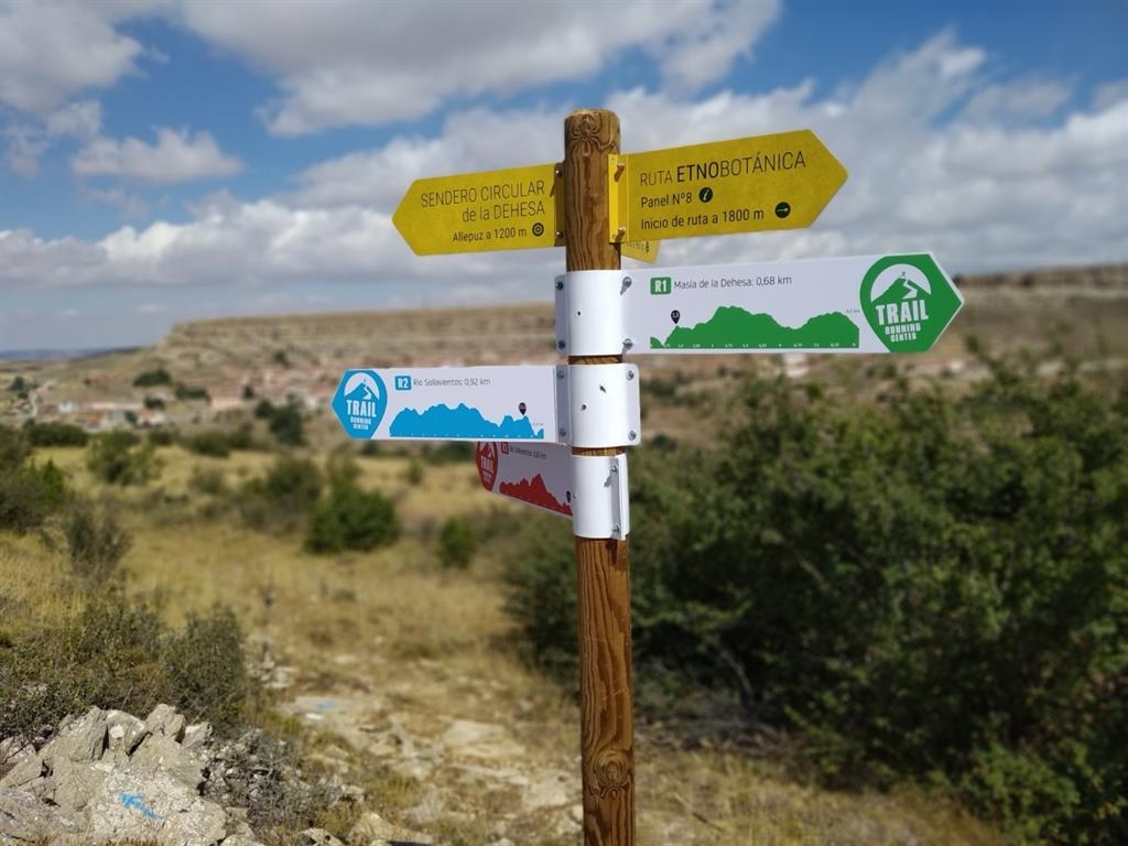 maspormenosnet's tweet photo. Gran noticia  🔝🔝
El PlanTrail50 de la RFEA quiere implantar un Ｔｒａｉｌ Ｒｕｎｎｉｎｇ Ｃｅｎｔｅｒ por provincia en tres años. Creará 50 instalaciones permanentes de #trailrunning 👟⛰ De momento 1️⃣7️⃣ provincias cuentan ya con un TRC 👉 https://t.co/LjlTF1ykRF https://t.co/h3rA4AThLF
