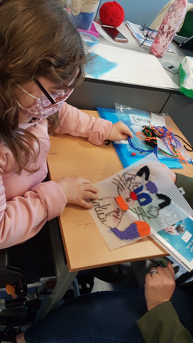 CBCTransitionYr's tweet photo. The tapestry project in TY is coming along great, well done all... It's a lovely mindful project and will make a gorgeous wall hanging eventually with each students contribution one part of the whole #Teamwork #creativity https://t.co/FFbpSdKXoP
