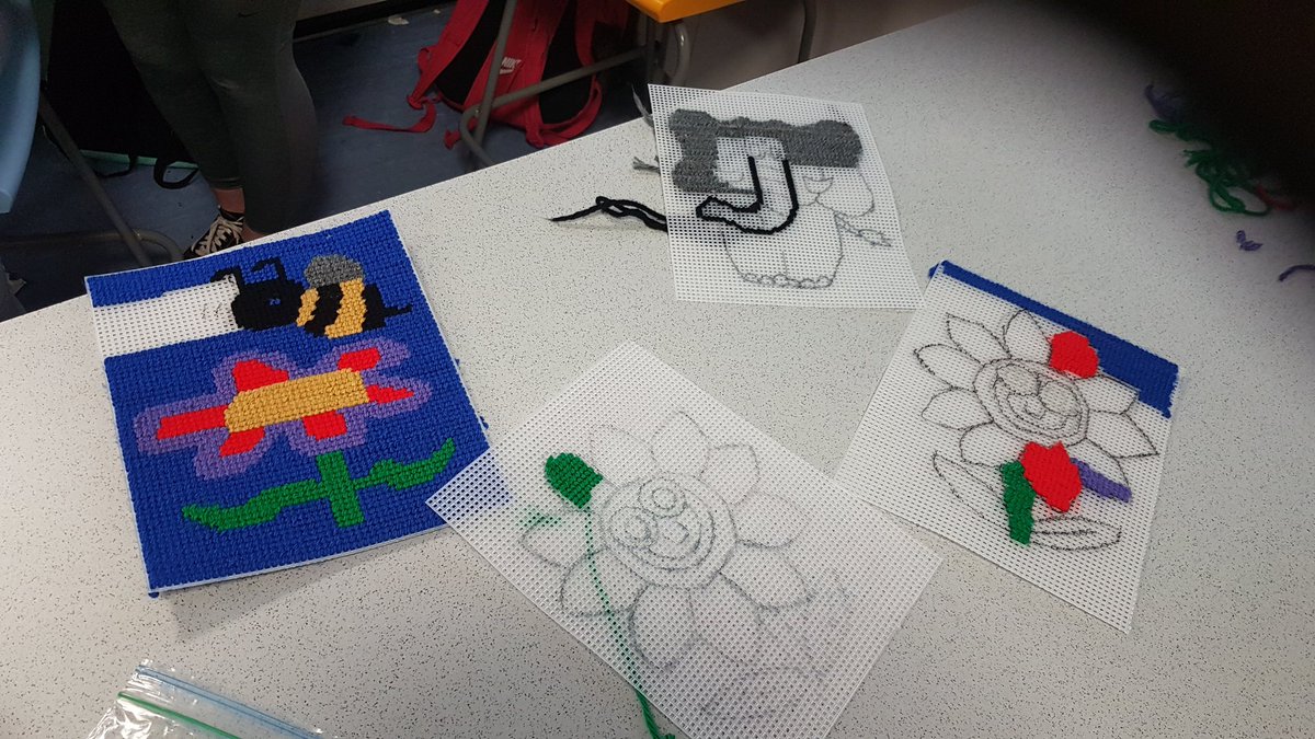 CBCTransitionYr's tweet photo. The tapestry project in TY is coming along great, well done all... It's a lovely mindful project and will make a gorgeous wall hanging eventually with each students contribution one part of the whole #Teamwork #creativity https://t.co/FFbpSdKXoP