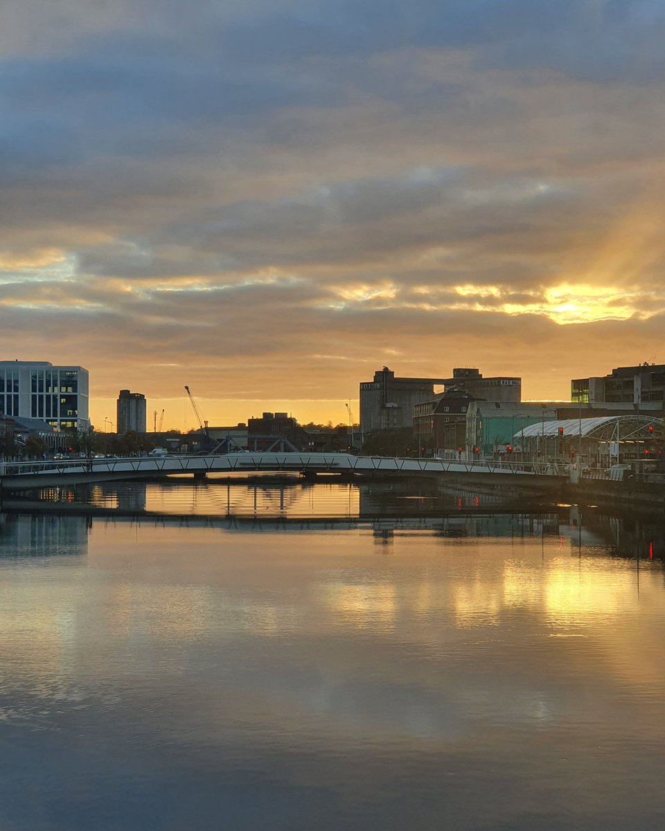 Good morning Cork!
#cork #CorkCity #CorkBeo #sunsrise #riverlee #goodmorning # https://t.co/UEztP5d0SC