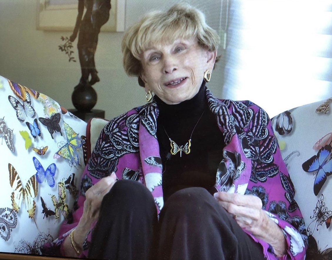 Ik vraag nooit ‘kan ik je helpen?’ - ik ben geen timmerman die je kan repareren. Ik vraag ‘hoe kan ik voor jou v betekenis zijn?’. Die vraag kan transformatie op gang brengen - aldus psychotherapeut en Auschwitzoverlevende <a href="/DrEdithEger1/">Dr. Edith Eger</a>. Zaterdag is ze mijn gast in <a href="/jacobineop2/">KRO-NCRV Jacobine op 2</a>.