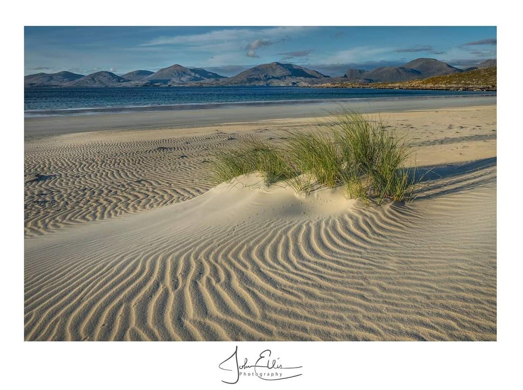 Luskentyre beach looking towards the North Harris hills

#isleofharris #scotland #fotografia #photoart #photooftheday #calming #whitesand #visitscotland #followme #nature #landscapephotography #sea #bluesky #highlandsandislands