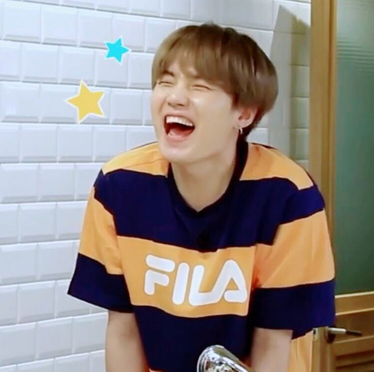 he's laugh is so cute please..