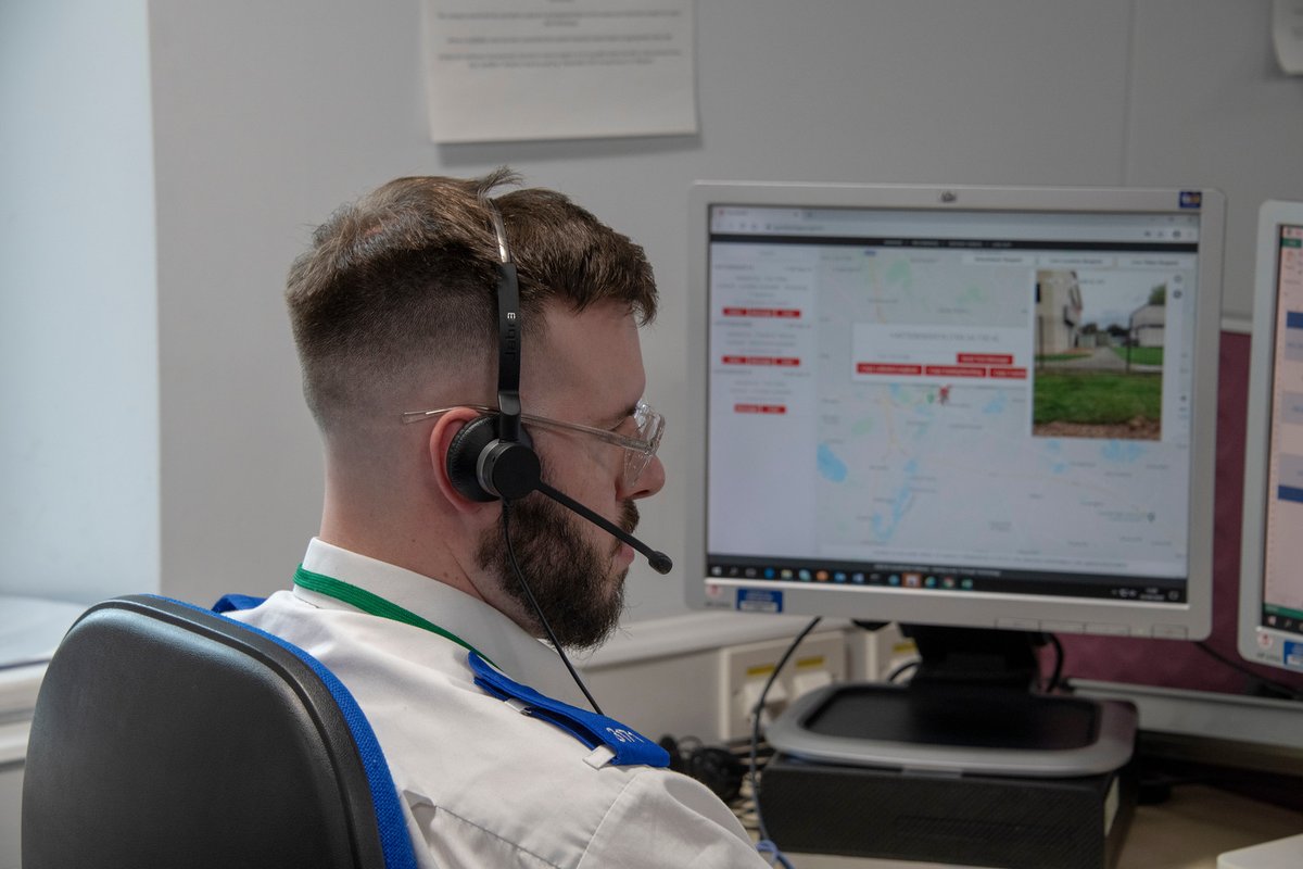 CambsCops's tweet photo. The GoodSAM live streaming platform (allowing you to share video/your location from your phone when calling 999) has been hailed a success after a trial 📞
It has saved lives and hundreds of hours of officers’ time.
More 👉 https://t.co/Gt0bJ1jWds 
#SaferCambs #ThursdayThoughts https://t.co/batlsPrboF