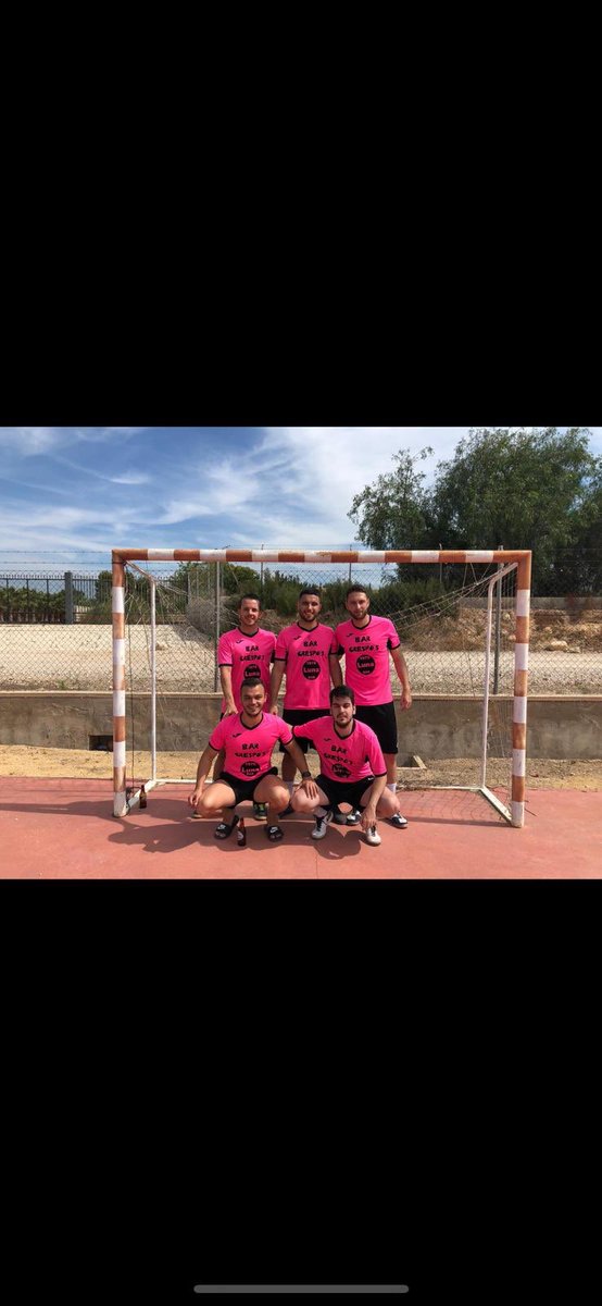 Como ya avisamos, las primeras renovaciones son de caras conocidas  de años atrás, seguimos manteniendo el bloque de temporadas anteriores. No nos aseguramos las victorias, pero si comidas de equipo y almuerzos. Andrés, Sergio, Raúl, Crespo y Alberto siguen con nosotros! 🤙🏻⚽️