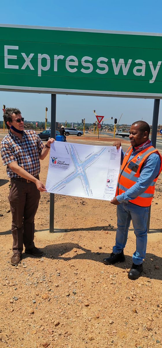 City_Ekurhuleni's tweet photo. #CoEworks 🚧
👉👉Divisional Head for Functional Planning Barend Deminey and The Executive Mayor, Cllr Mzwandile Masina showcasing the design plan of the #Riverfield project. https://t.co/OPVm0sNUfp