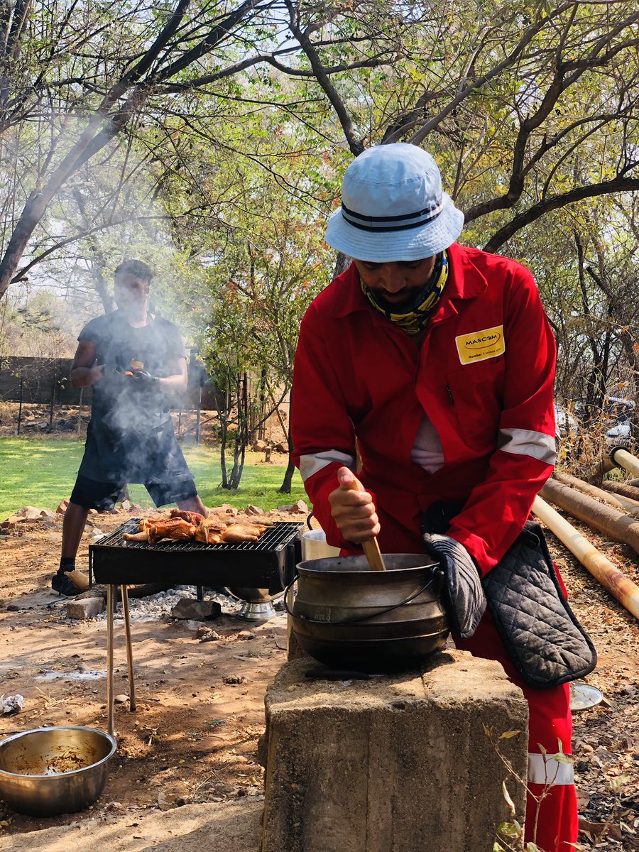 Andre_Hunter_13's tweet image. #TBT #OpenFireChallenge #TeamSeabe 😂😂😂 hai, cook off ga se mme mphe bogobe 🤣🤣 Goa nyewa straight