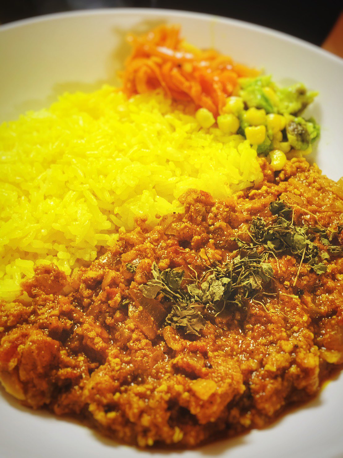 Genki Rock Curry 当日のメインメニューのキーマカレー 通称 ゲンキーマカレー でございます 炒めた沢山のタマネギと野菜 果物の甘み 複数掛け合わせたスパイスがよく効いたカレー ライスは日本米ではなく香りと食感の良いジャスミンライス タイ米 を